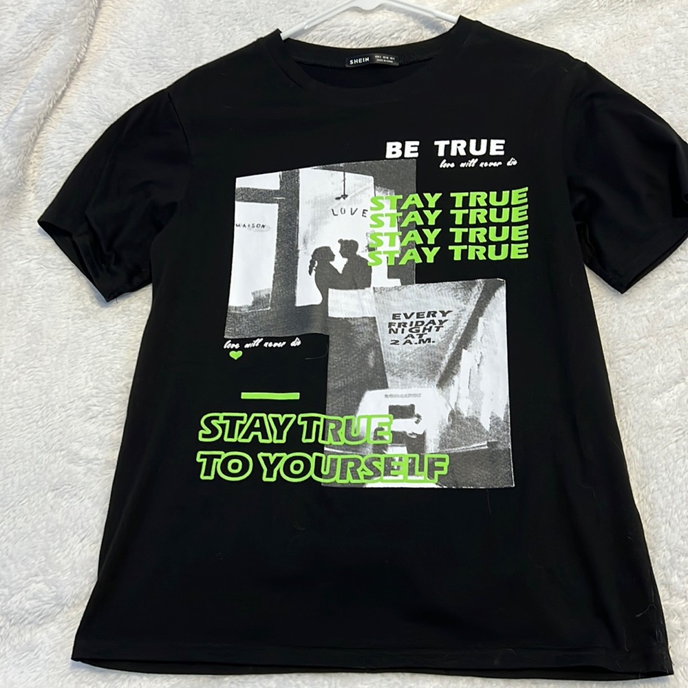 Simple graphic tee